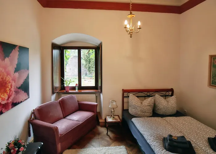 Veltheimsburg Гостевой дом 3*